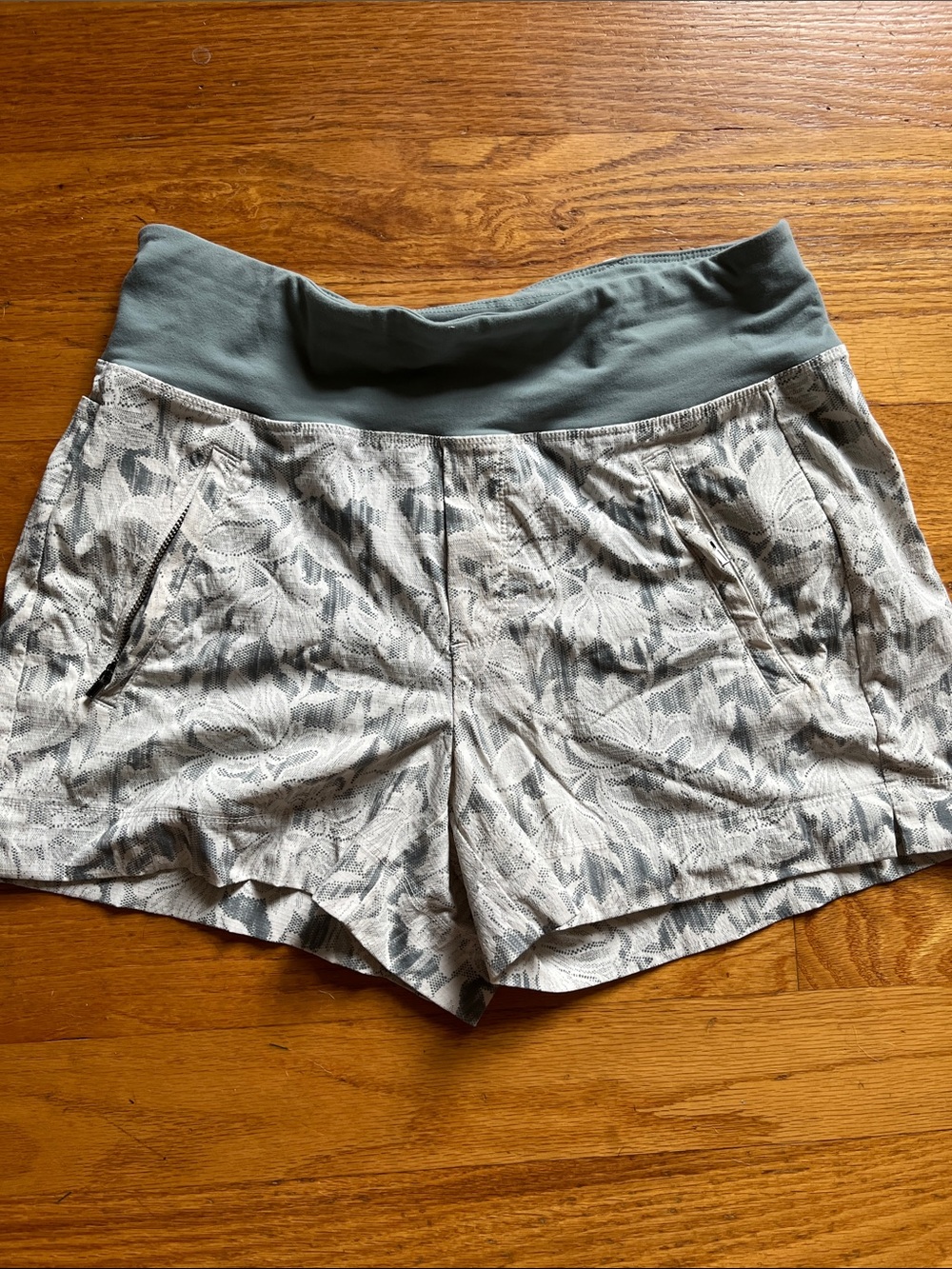 Athleta Trekkie Leaf-Print Athletic Shorts with Teal Waistband